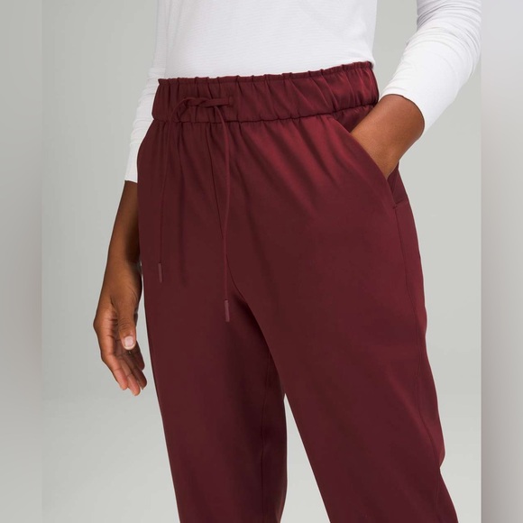 Lululemon Stretch High Rise Crop 23" in Red Merlot Size 8 - Picture 2 of 10